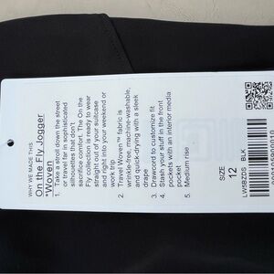 Lululemon on the fly jogger size 12, NWT